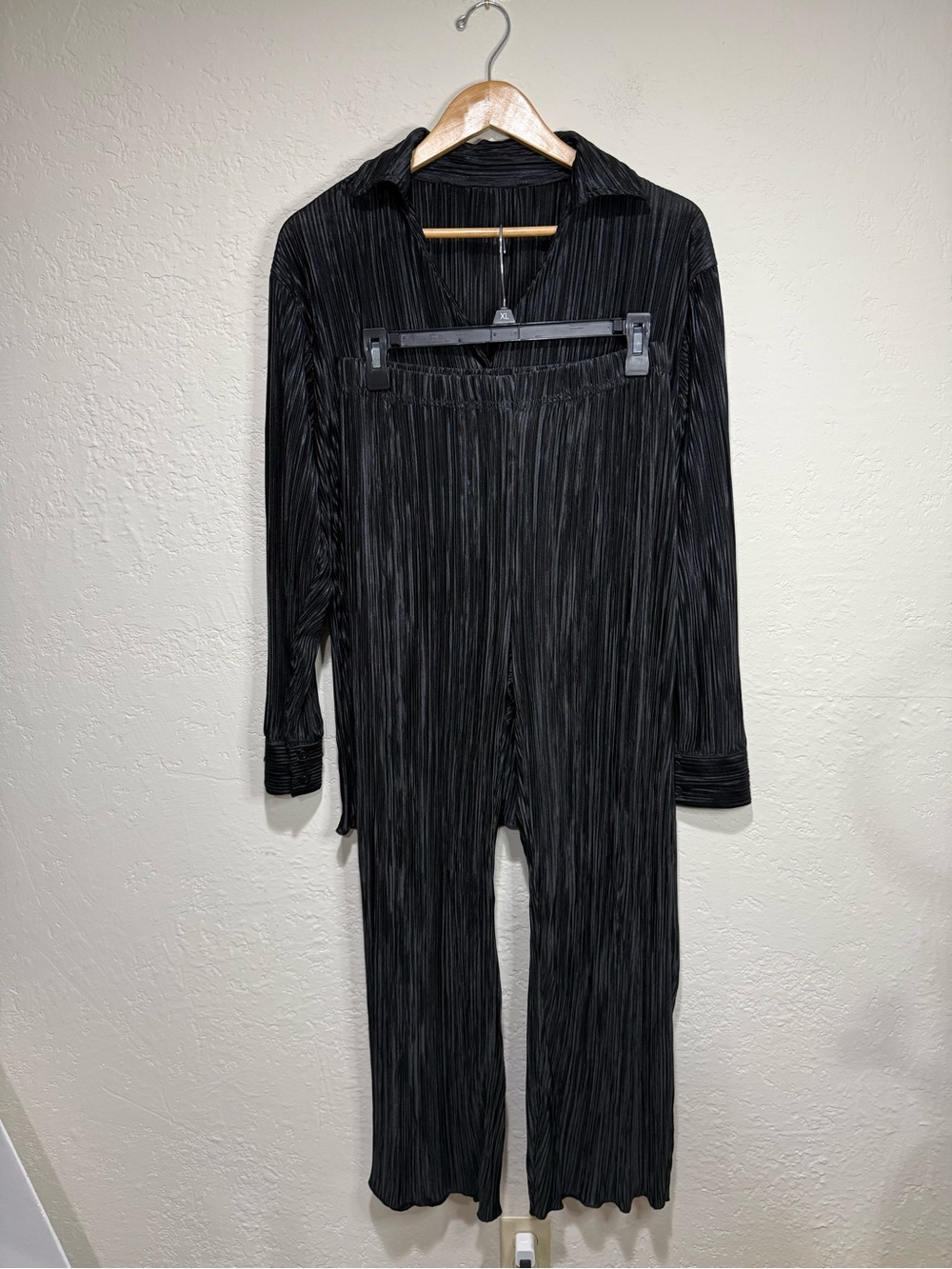 Black Plissé Pleated Two-Piece Matching Lounge Set – Top & Pants